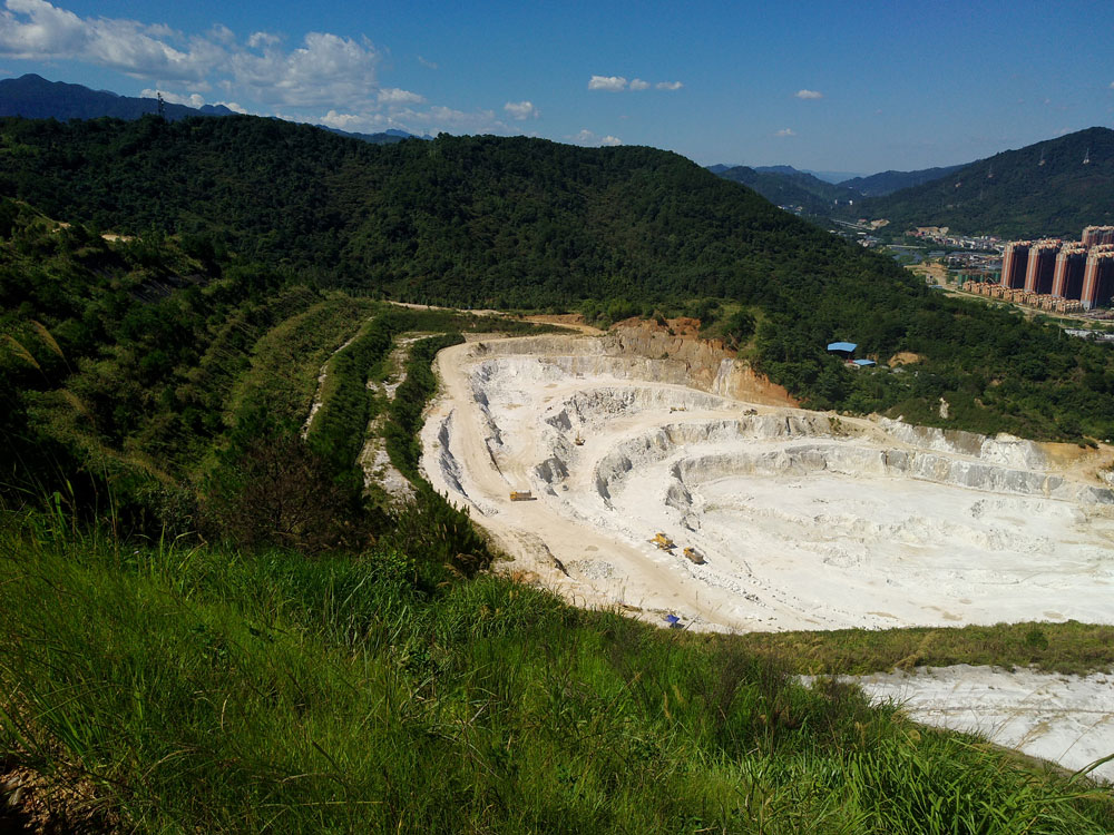 龍巖高嶺土有限公司東宮下高嶺土礦爆破施工項(xiàng)目